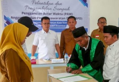 Bupati dan Wakil Bupati Anambas Hadiri Pelantikan PAW BPD Payalaman