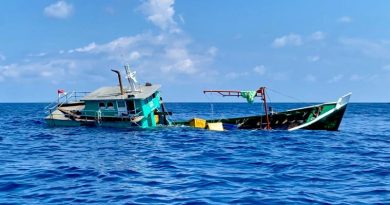 Kapal Oleng dan Terbalik, Lima ABK Selamat dari Laut Mentalak