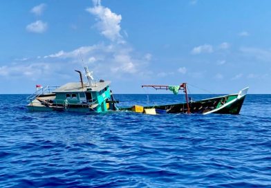 Kapal Oleng dan Terbalik, Lima ABK Selamat dari Laut Mentalak