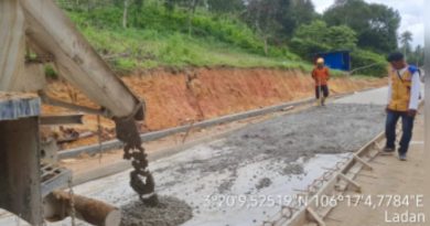 Proyek Jalan Putik- Langir Menuai Apresiasi Dari Warga Anambas Proyek Jalan Putik- Langir Menuai Apresiasi Dari Warga Anambas