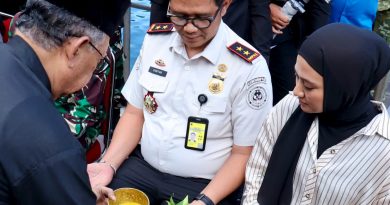 Bupati Aneng Pererat Sinergi dengan Imigrasi Kepri Bupati Aneng Pererat Sinergi dengan Imigrasi Kepri