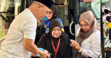 Aneng Sambut Jamaah Haji di Asrama Haji Batam