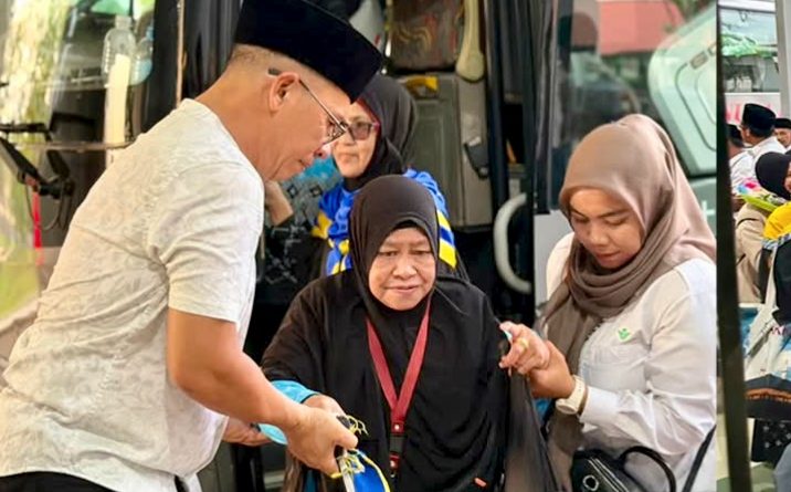 Aneng Sambut Jamaah Haji di Asrama Haji Batam