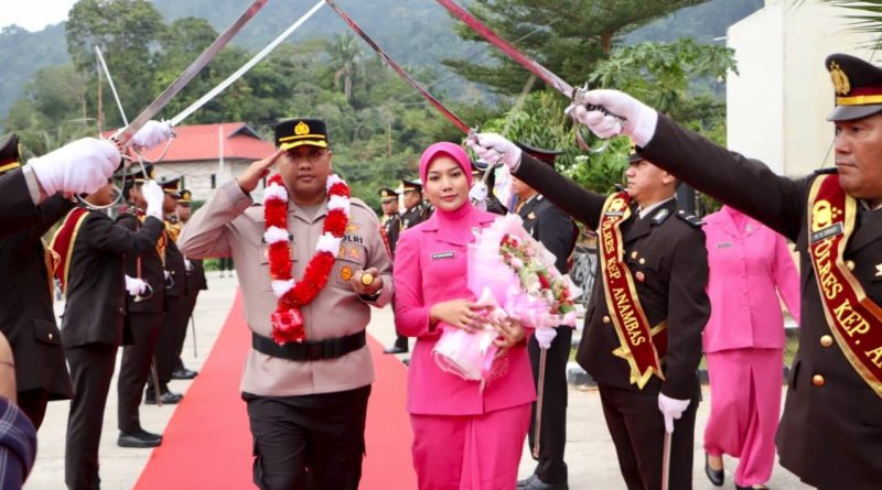 Pedang Pora Sambut Kapolres Baru Anambas Pedang Pora Sambut Kapolres Baru Anambas